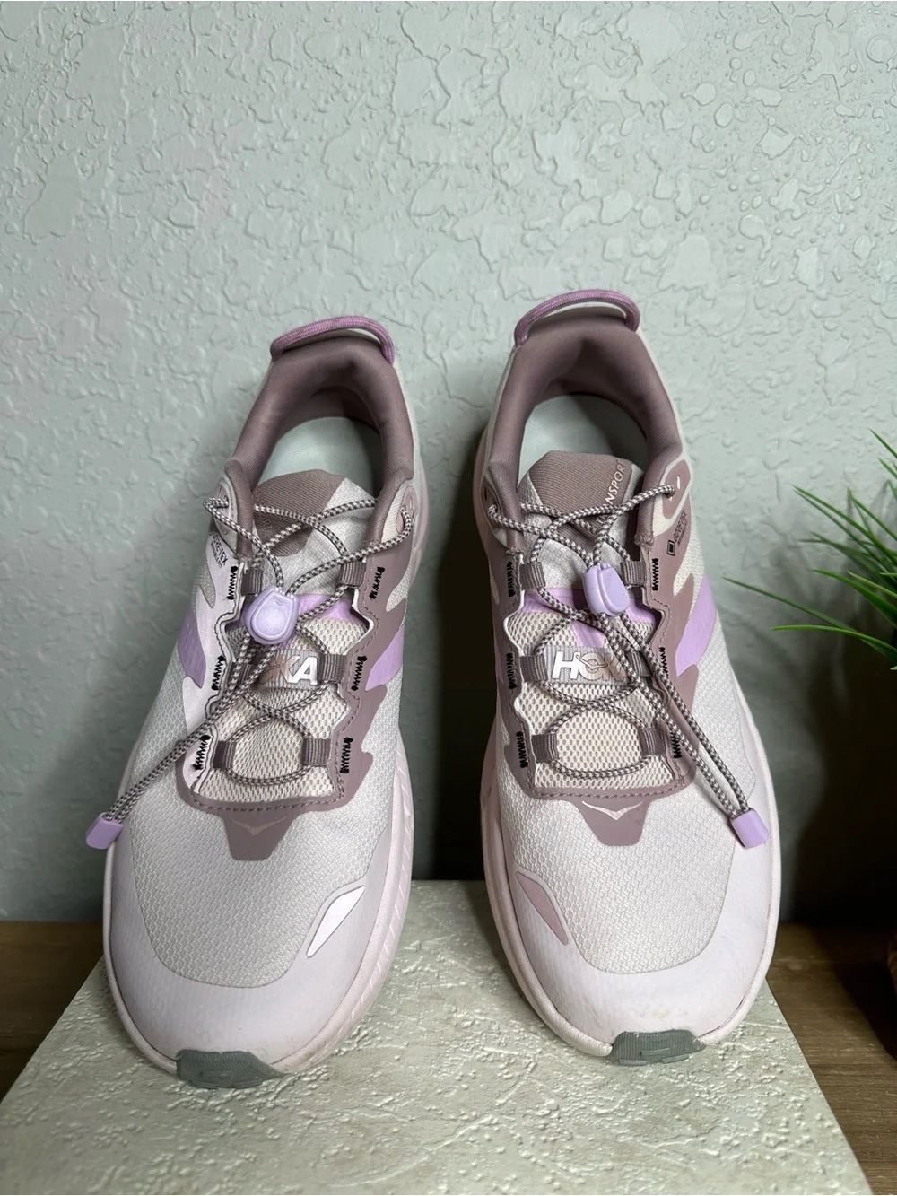 HOKA Women’s Transport GTX Cosmic Pearl light pink sneakers w toggle lase